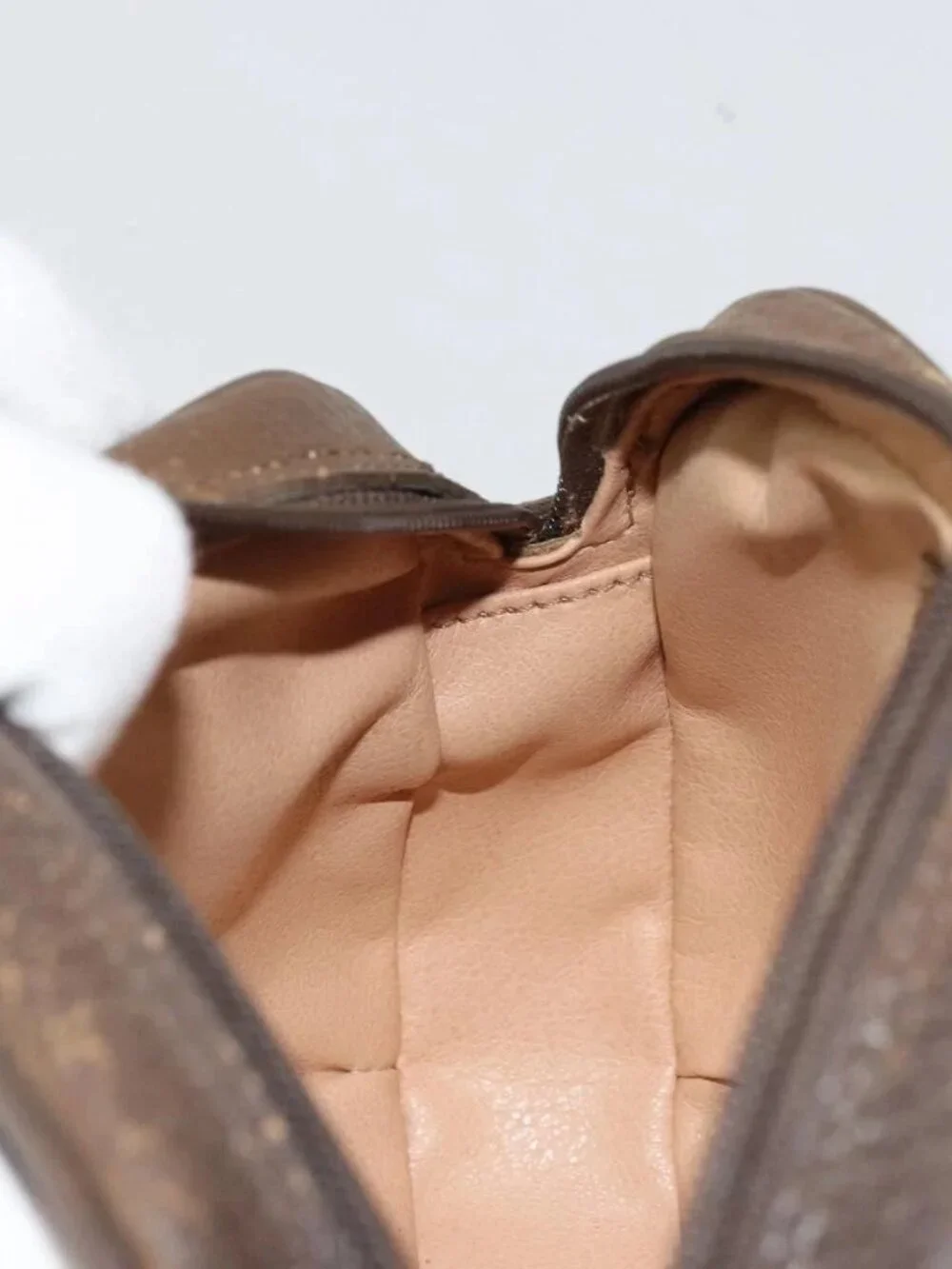 Gucci brand	gucci color	beige